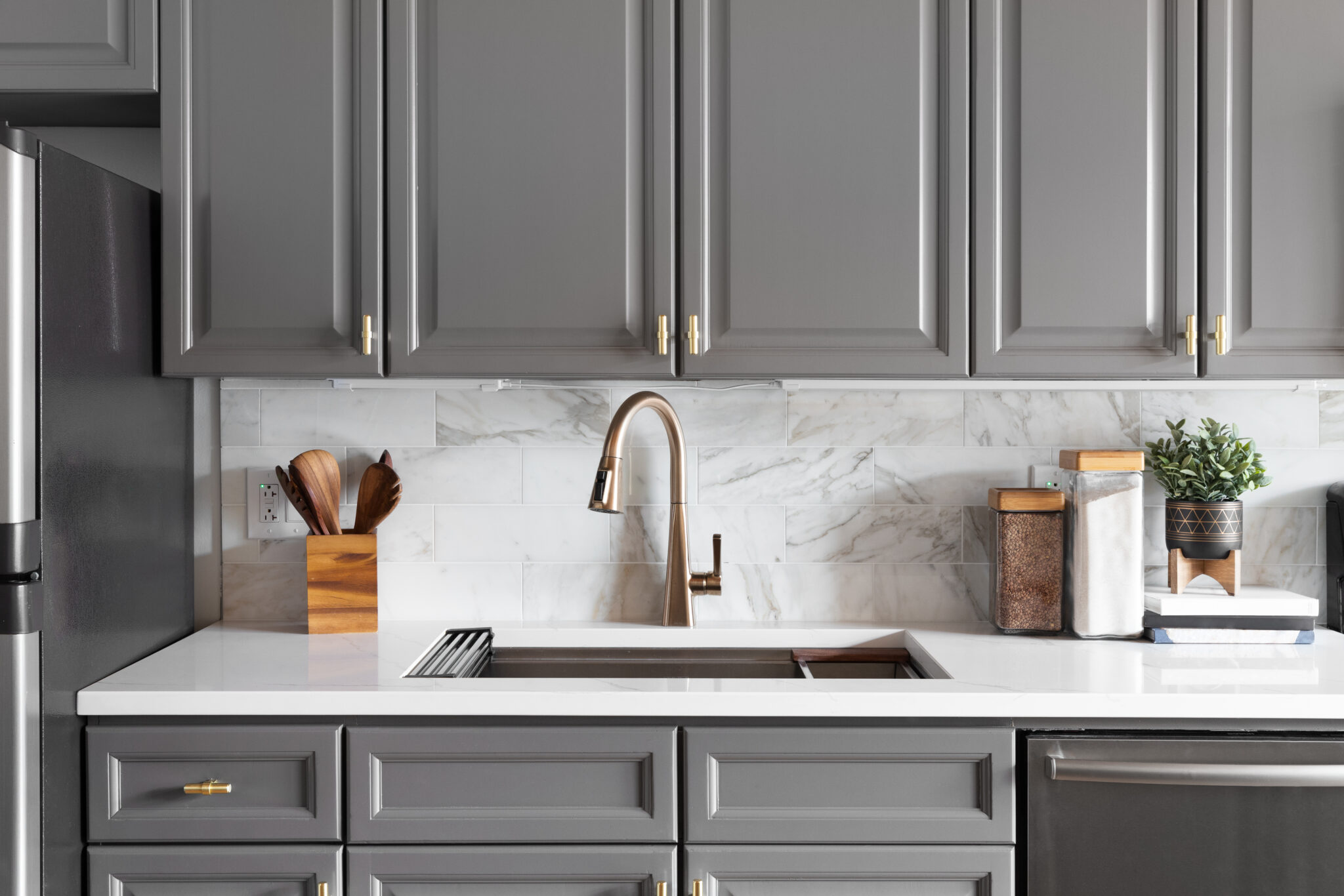 Kitchen and bath showroom in Ladera Ranch featuring cabinets, backsplashes, and flooring, serving Mission Viejo, Laguna Niguel, and Orange County.